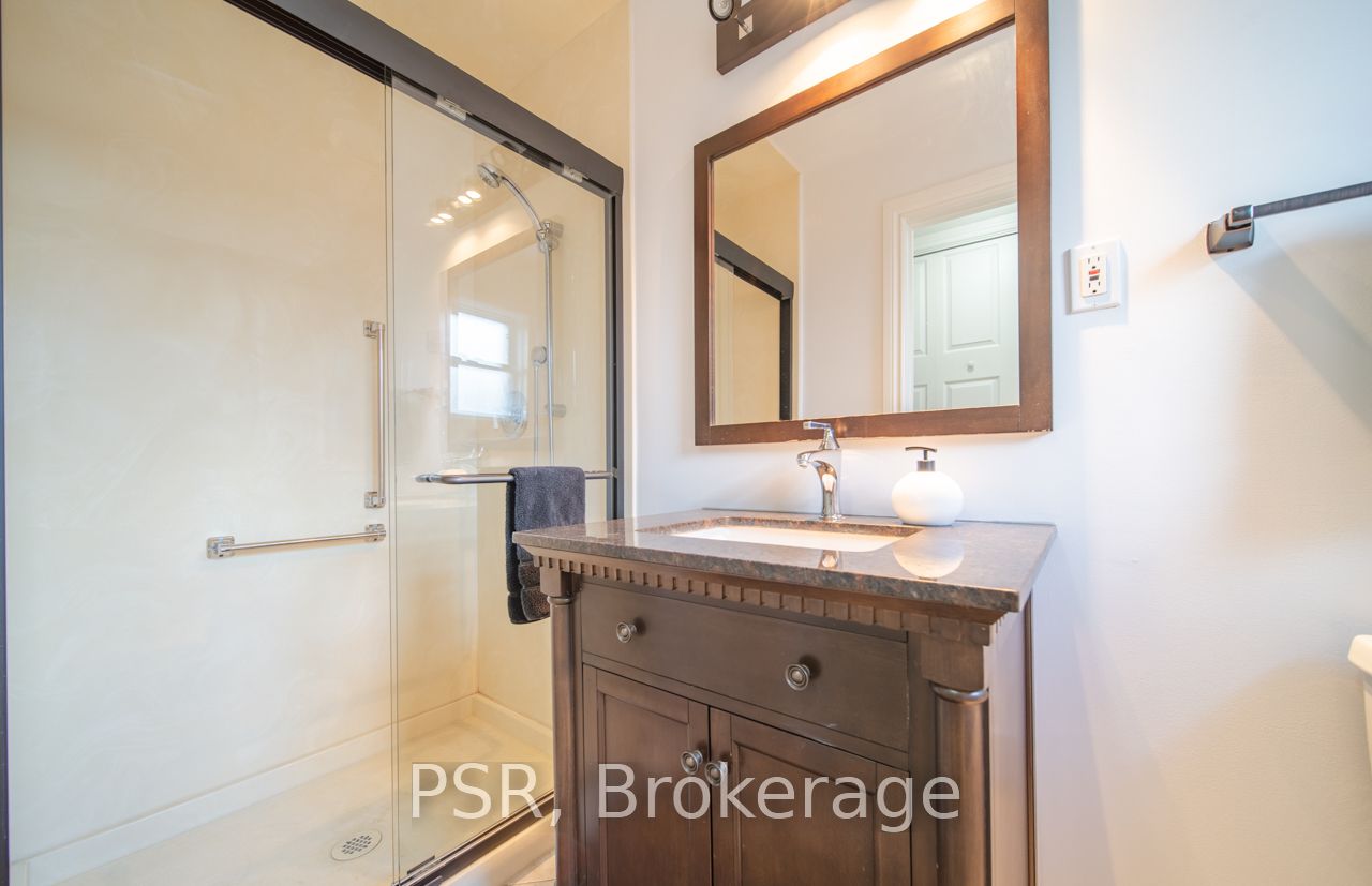 3256 Cindy Cres