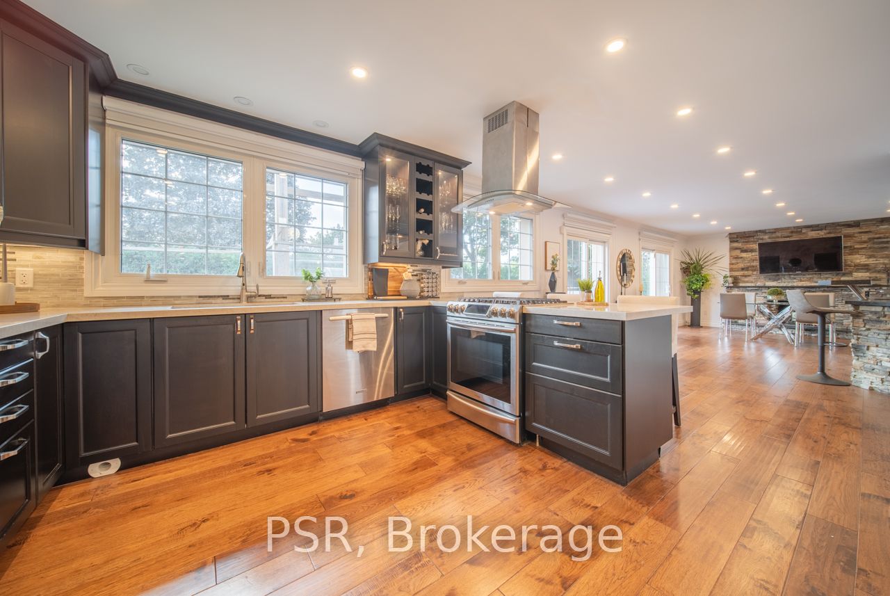 3256 Cindy Cres