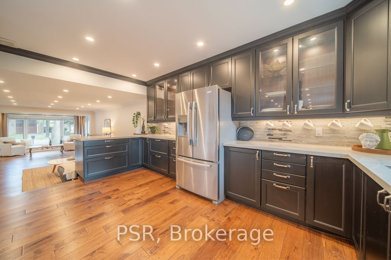 3256 Cindy Cres