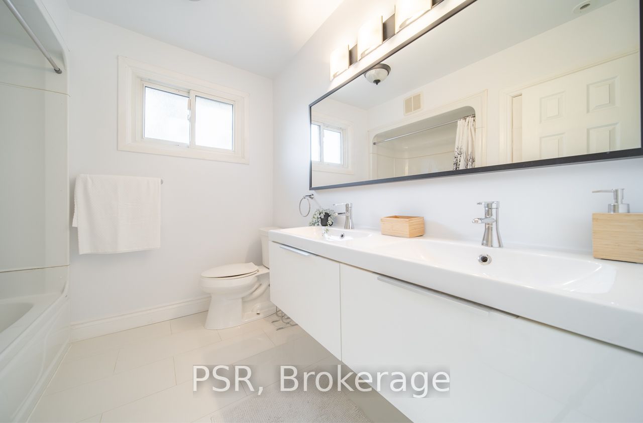 3256 Cindy Cres