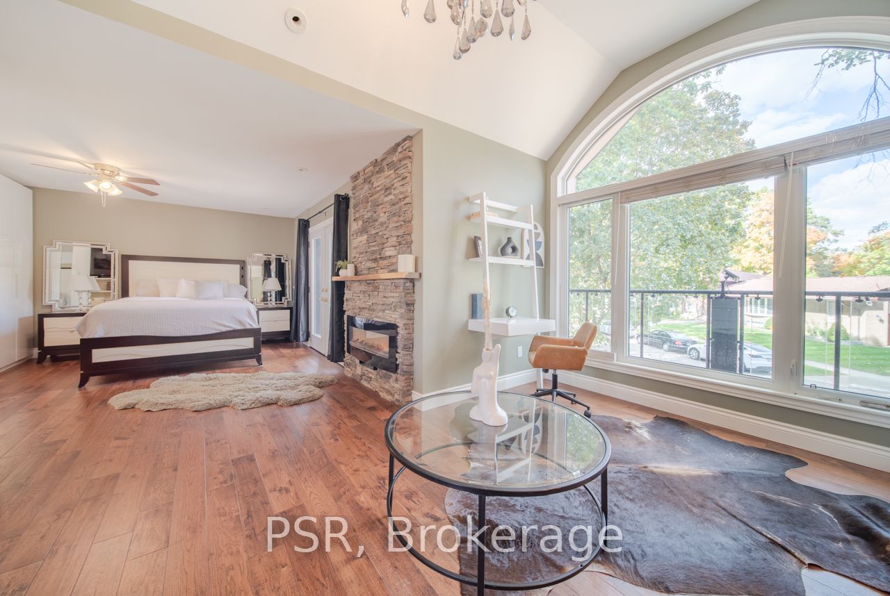 3256 Cindy Cres