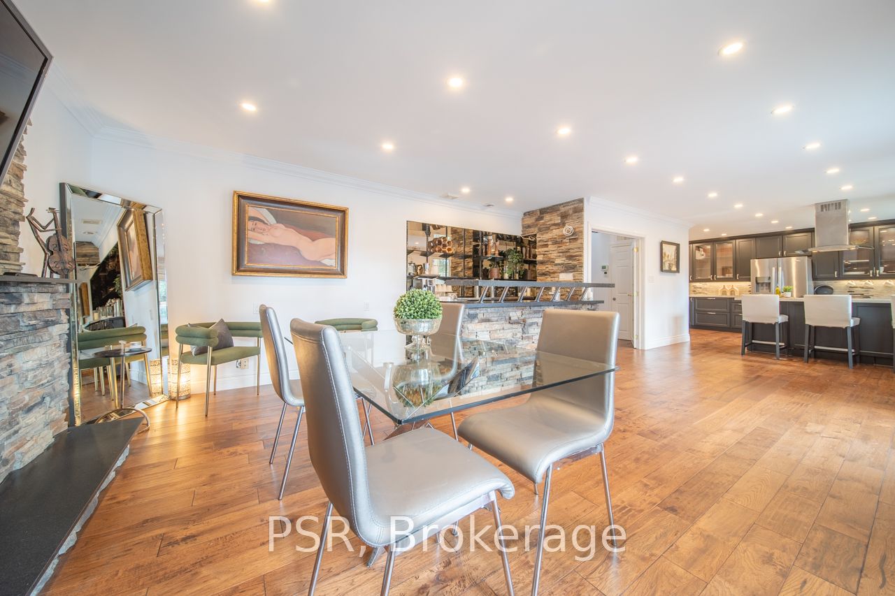 3256 Cindy Cres
