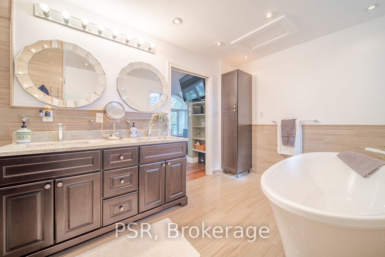 3256 Cindy Cres