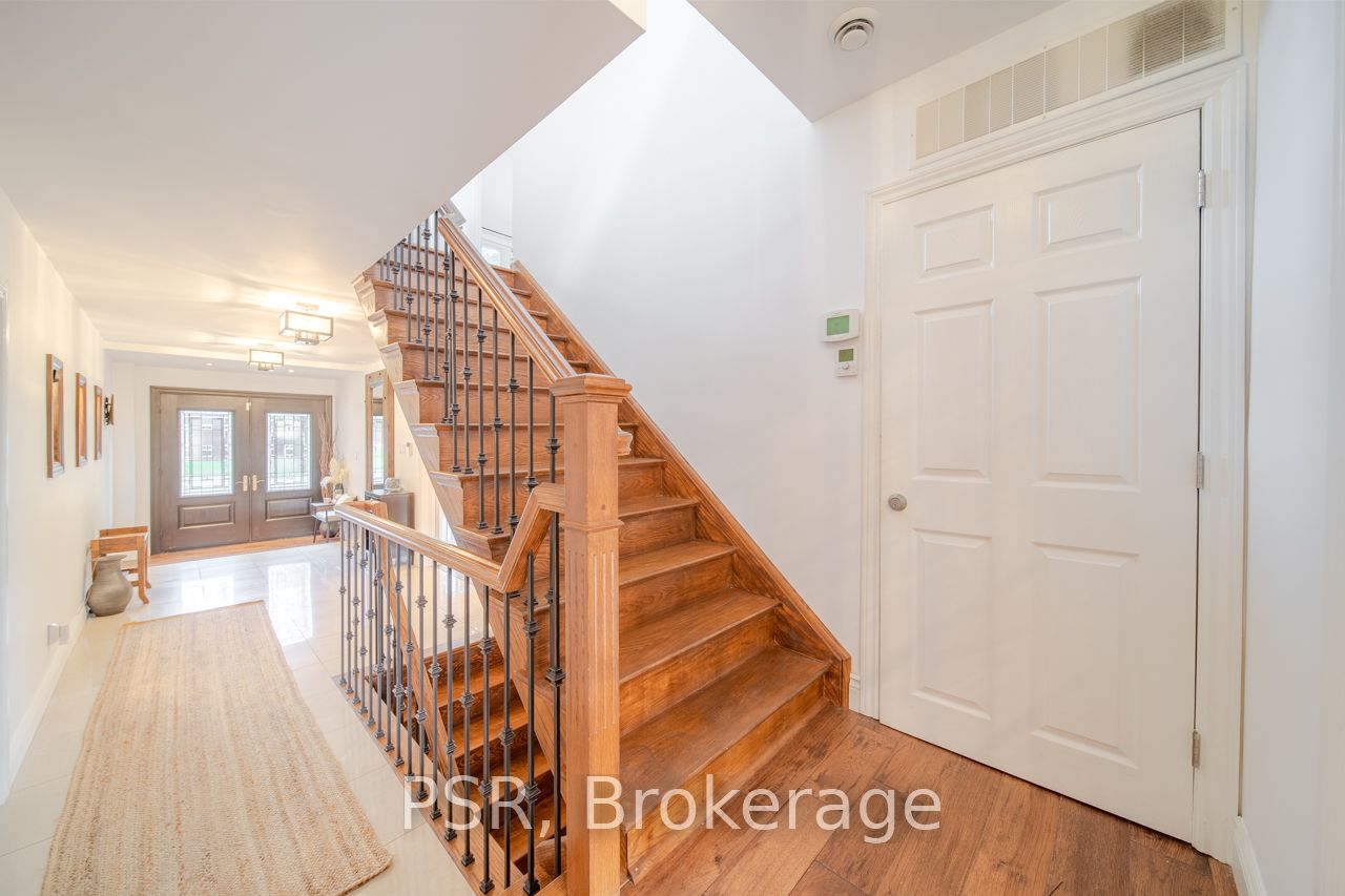 3256 Cindy Cres