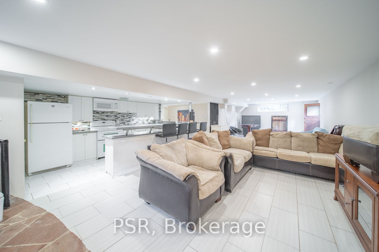 3256 Cindy Cres