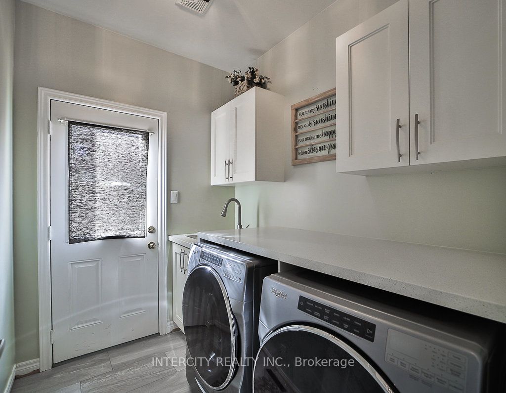 10 Silvershadow Terr