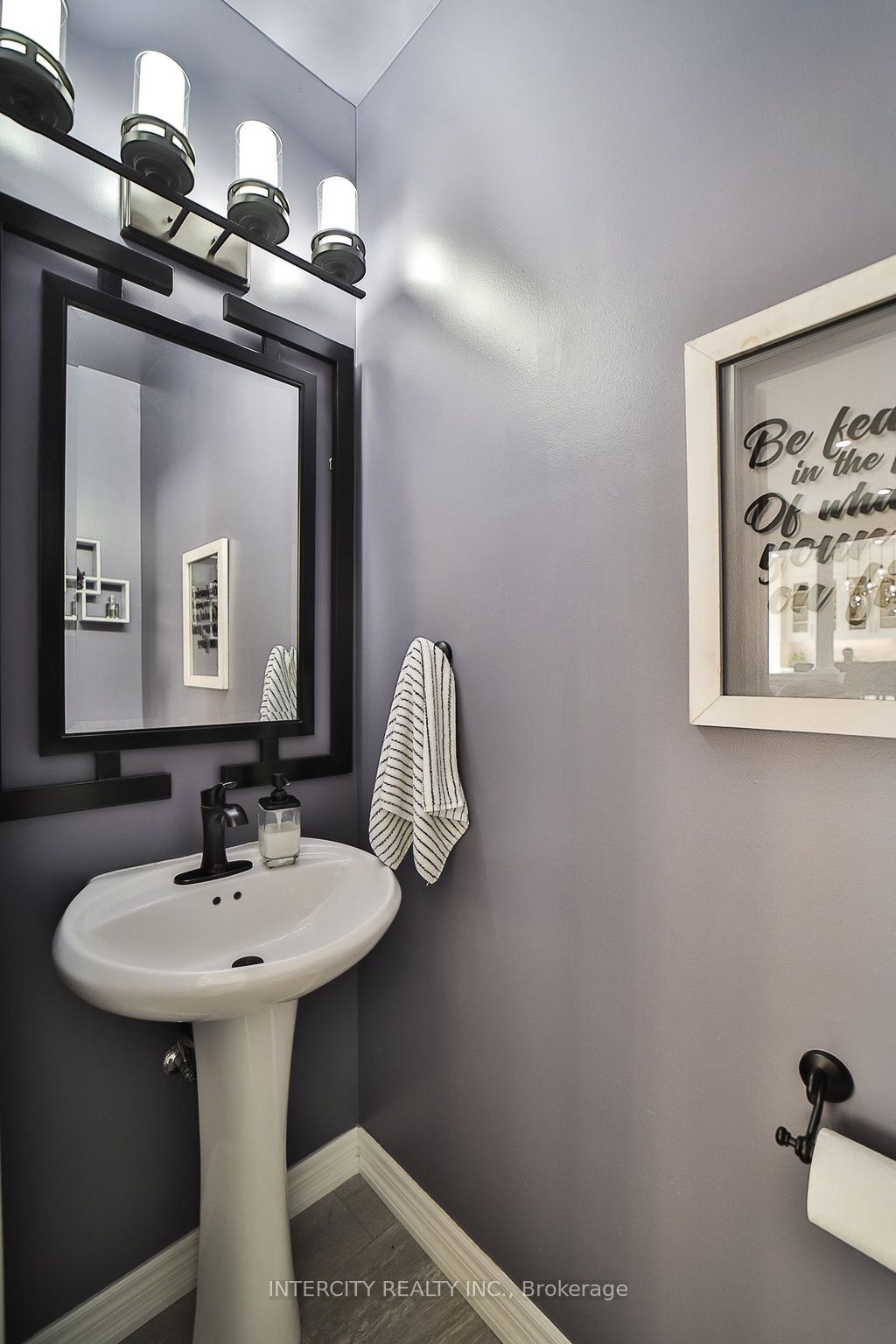 10 Silvershadow Terr