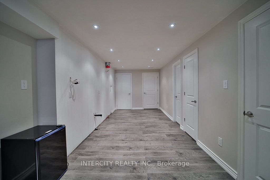 10 Silvershadow Terr