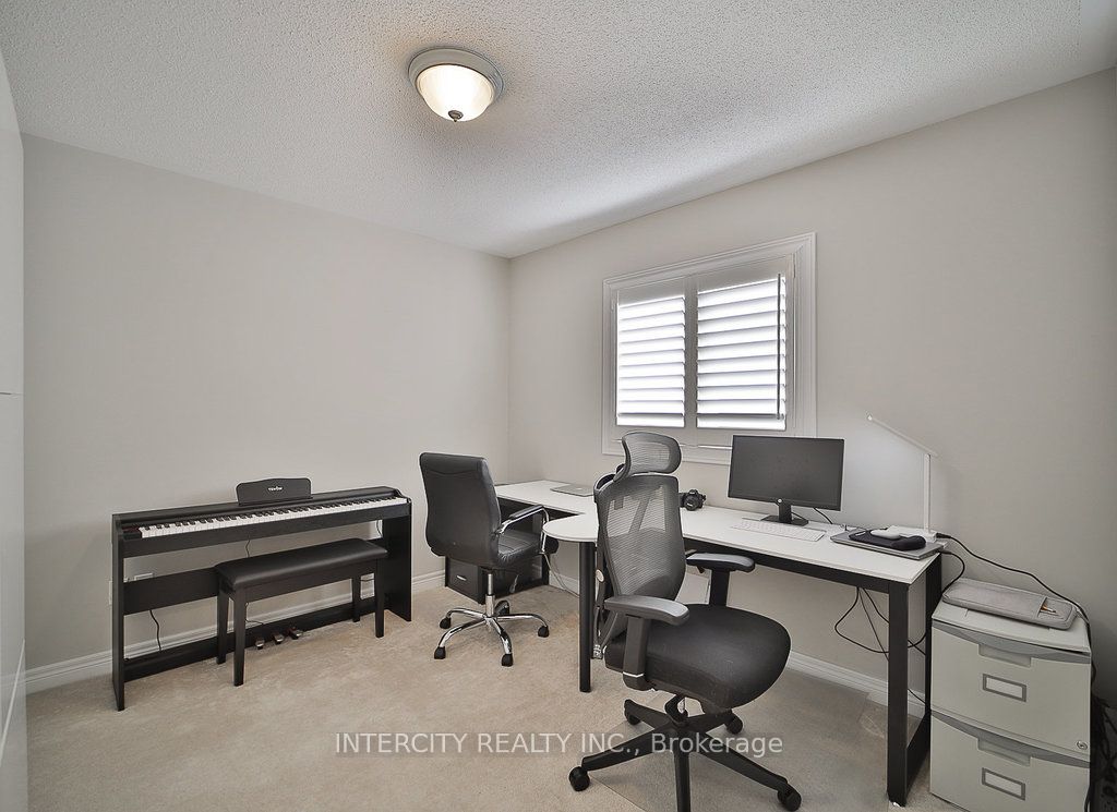 10 Silvershadow Terr