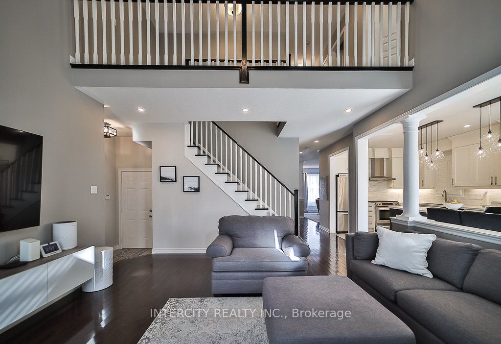 10 Silvershadow Terr