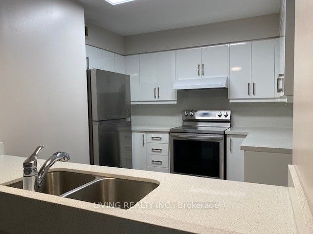 50 Eglinton Ave W, #408
