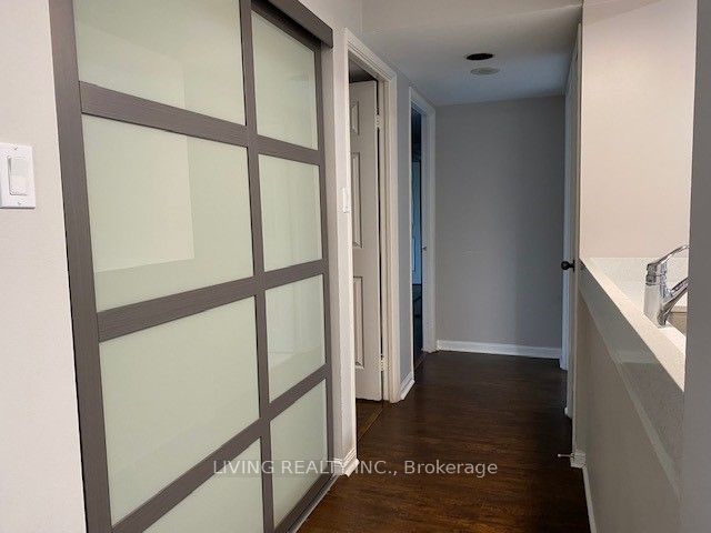 50 Eglinton Ave W, #408