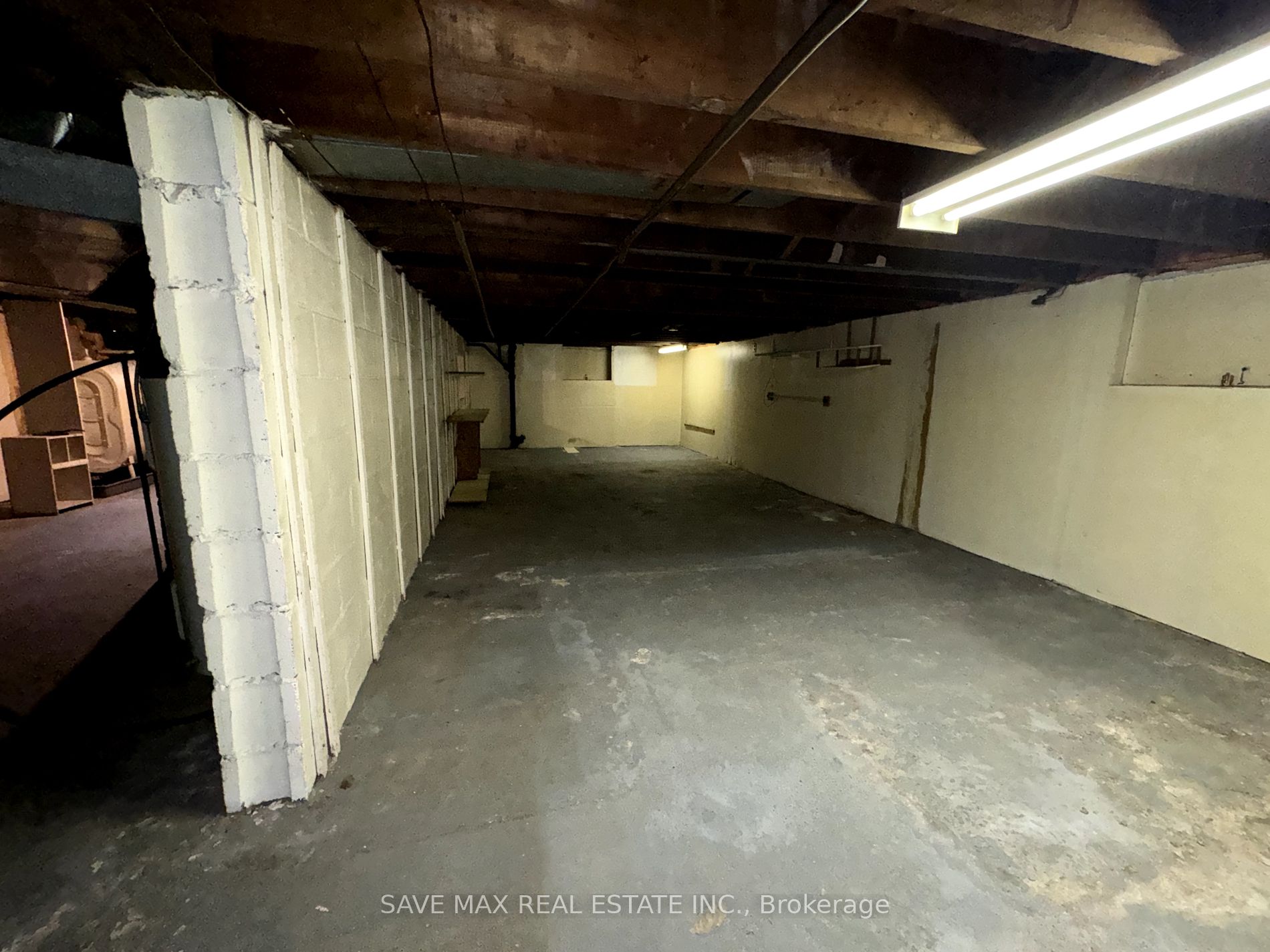1054 Fergus Ave