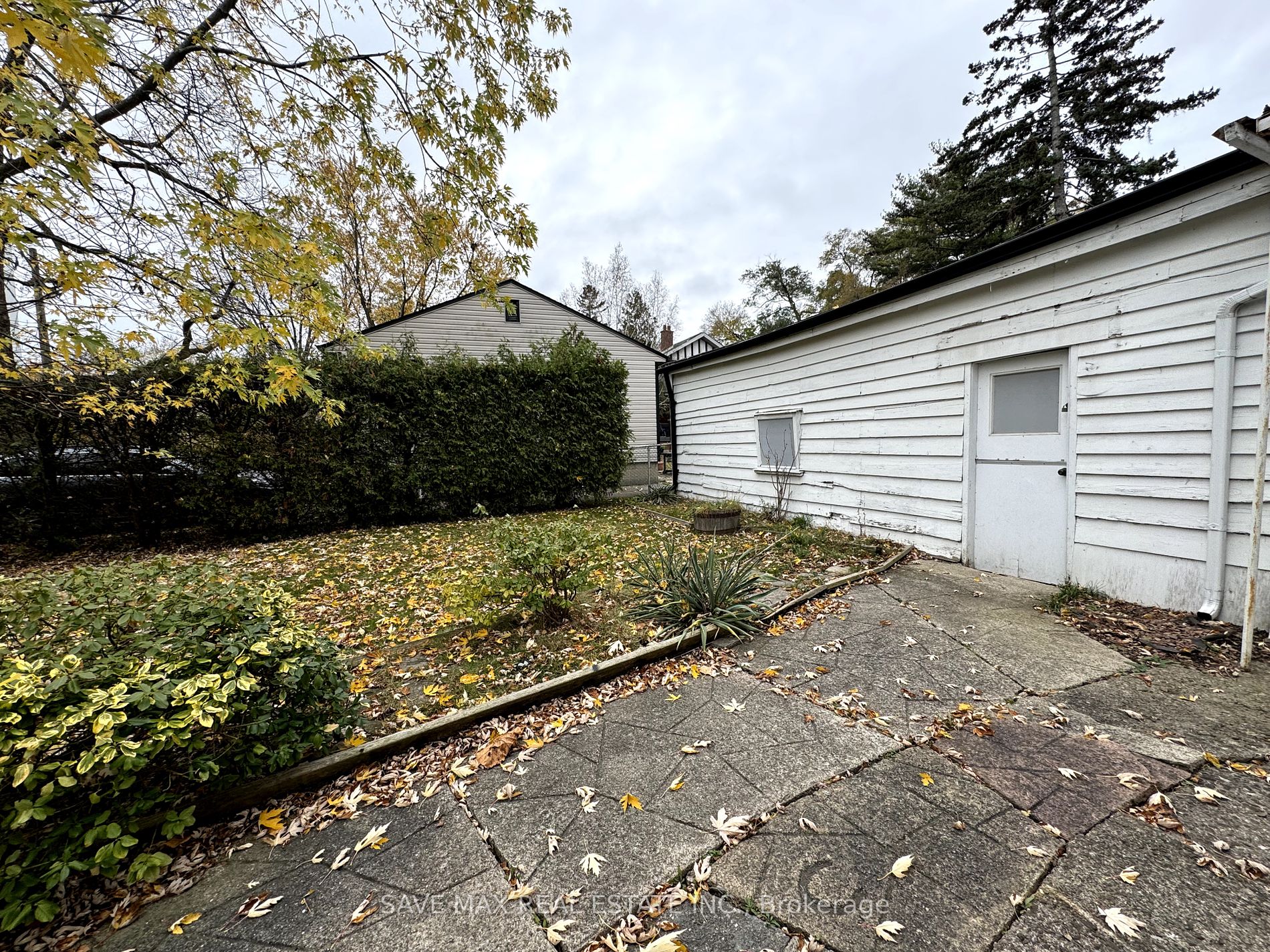 1054 Fergus Ave