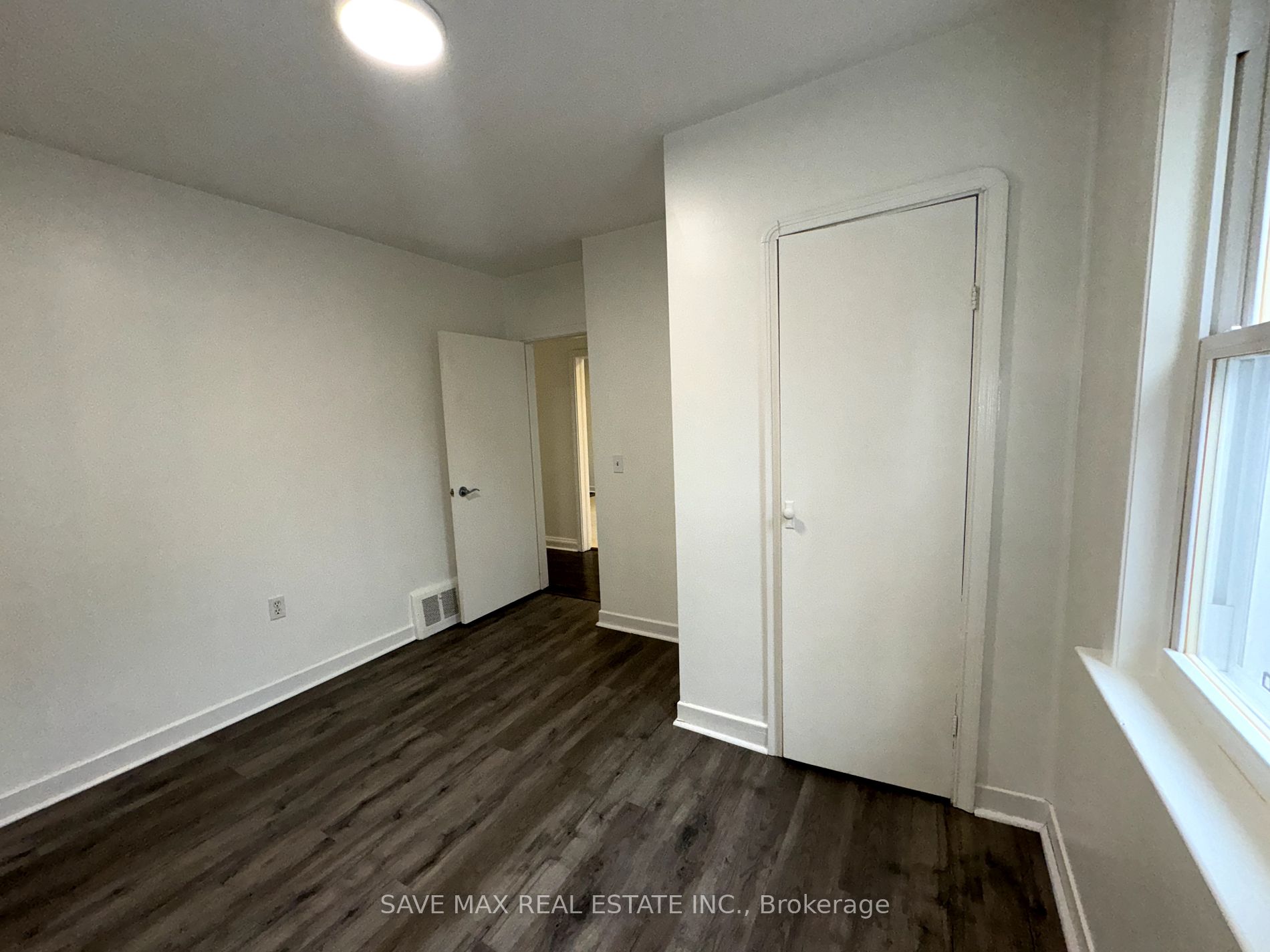 1054 Fergus Ave