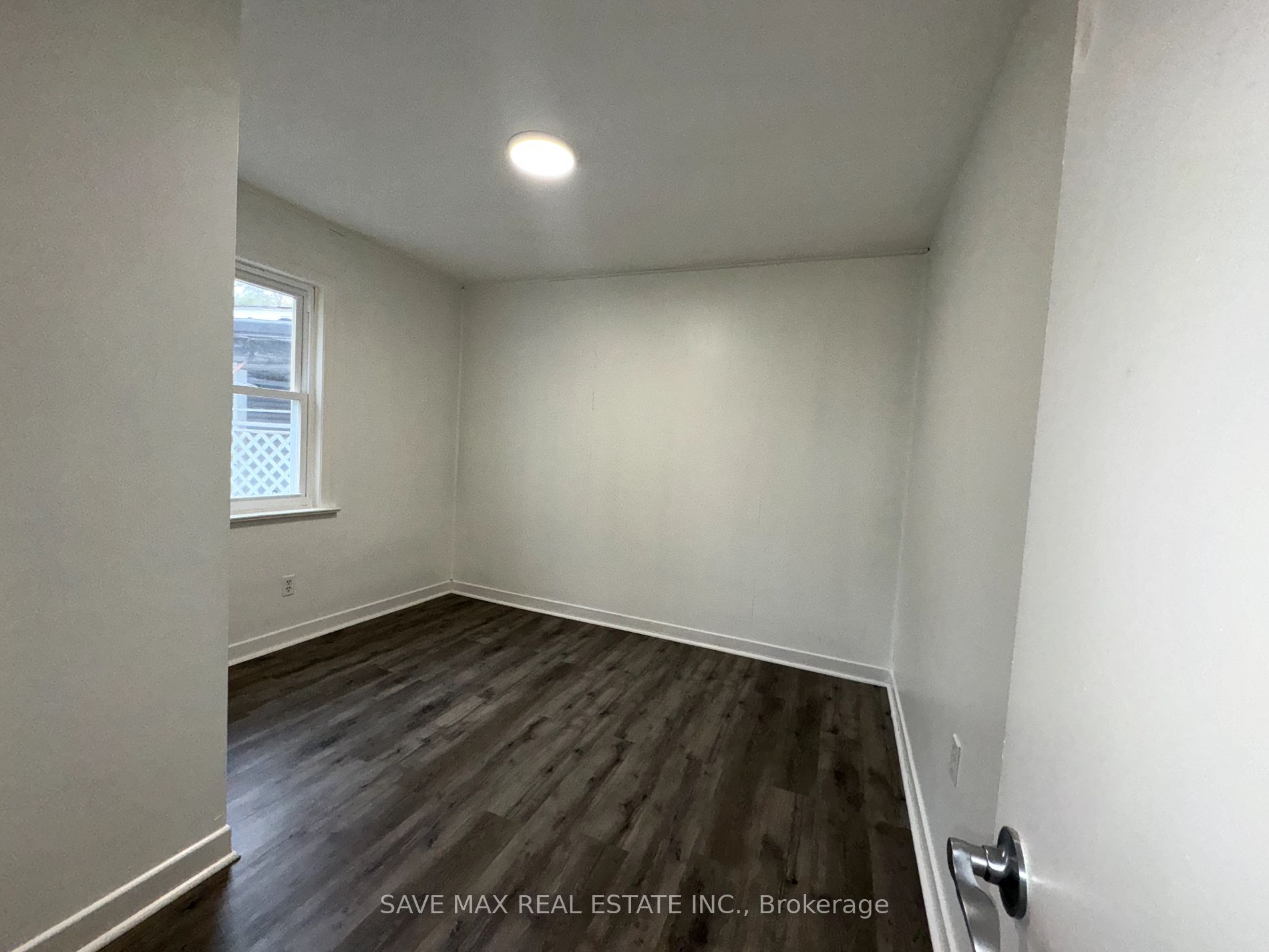 1054 Fergus Ave