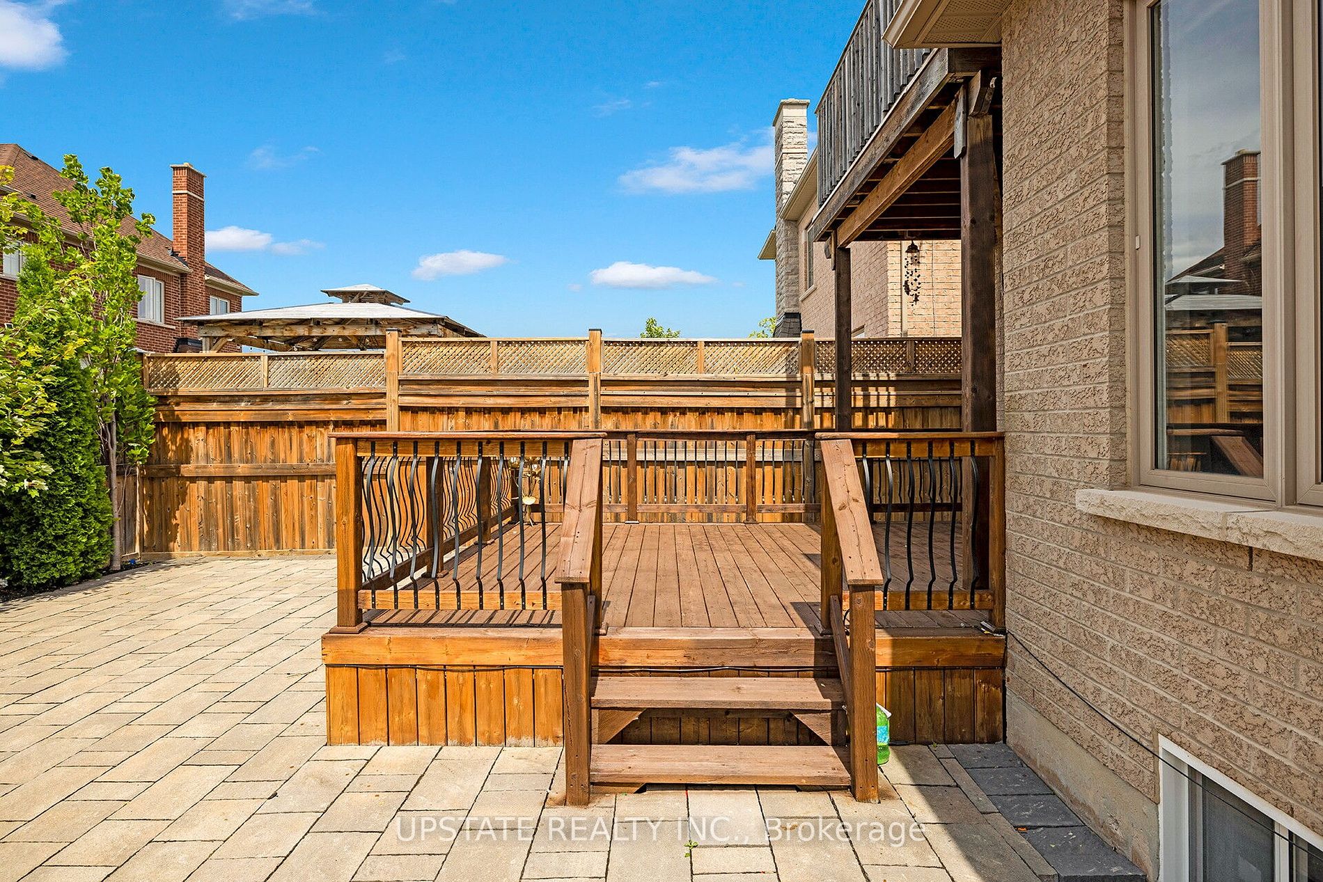 4 Ingleborough Dr