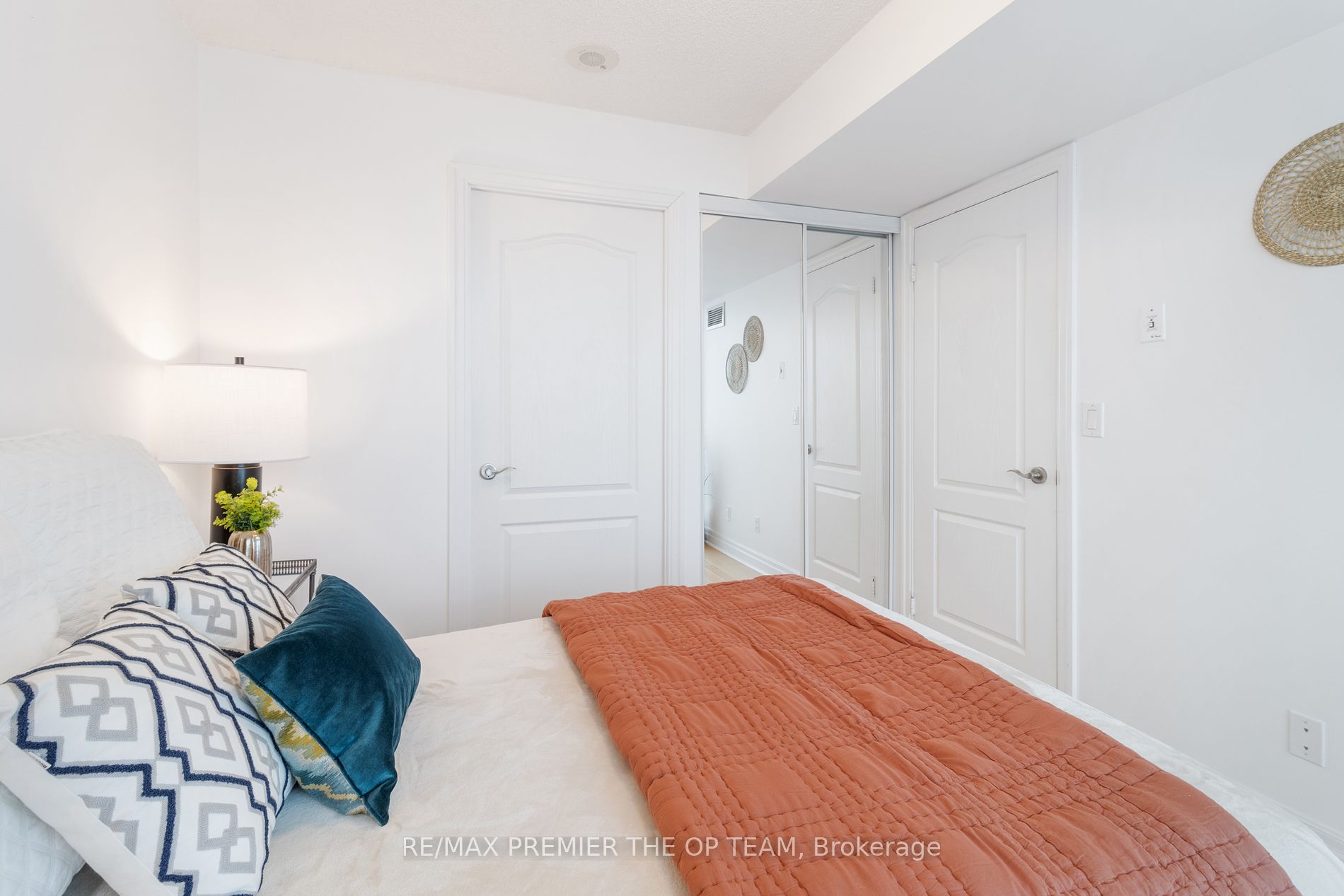 2121 Lakeshore Blvd W, #1003