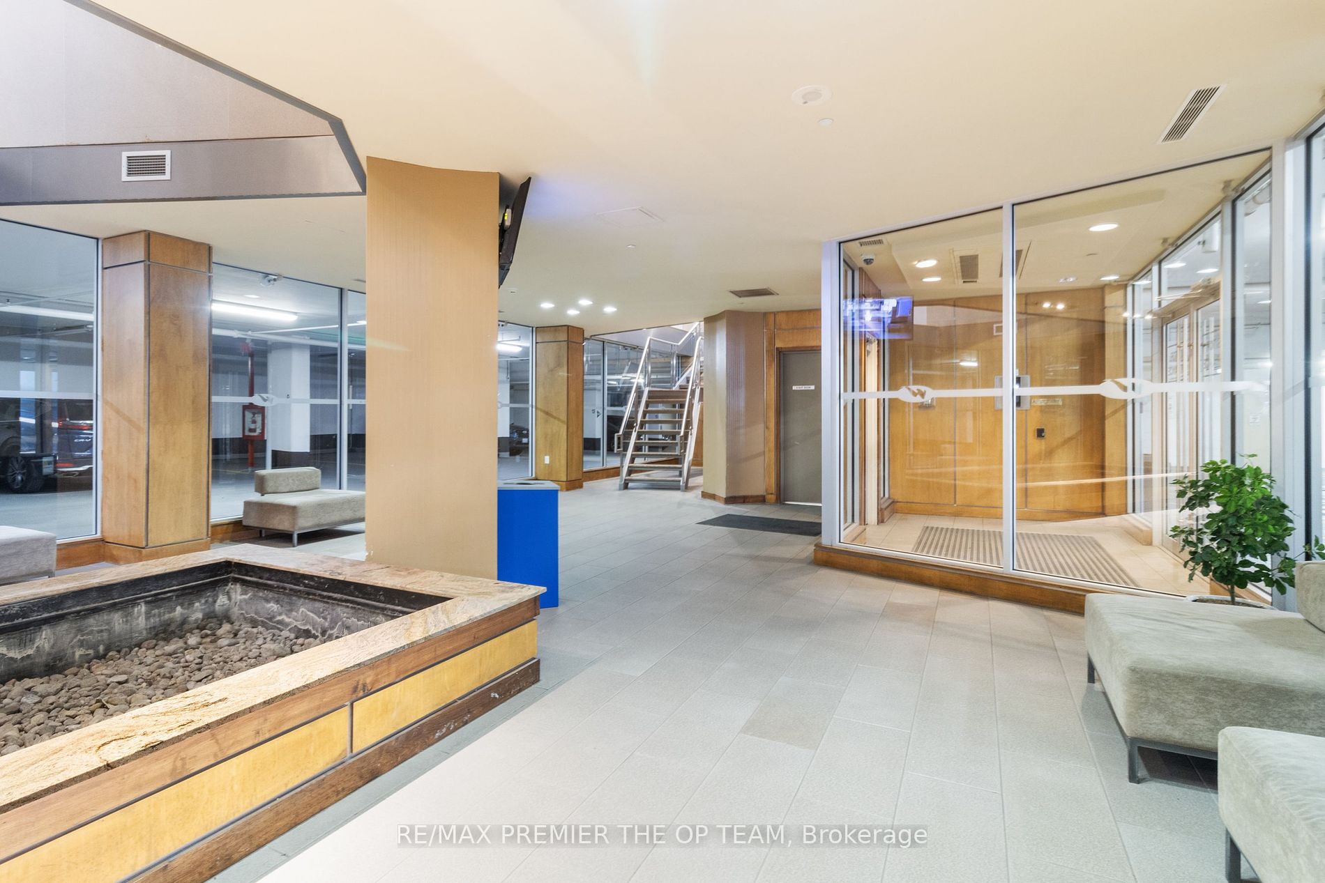 2121 Lakeshore Blvd W, #1003