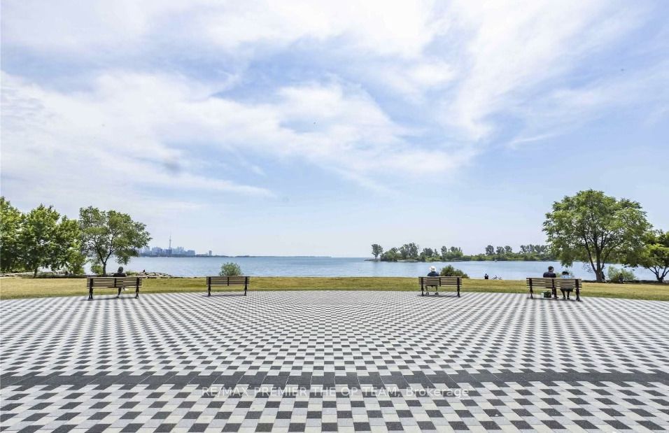 2121 Lakeshore Blvd W, #1003