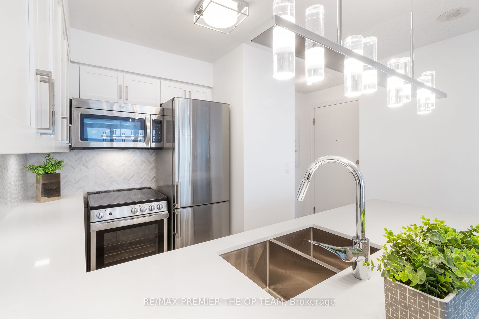 2121 Lakeshore Blvd W, #1003