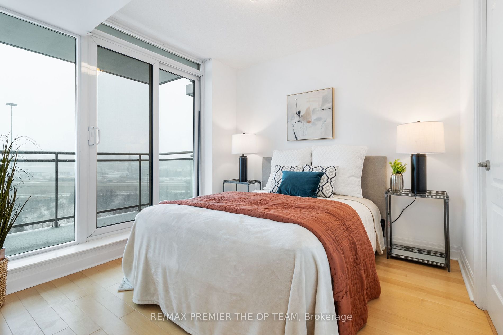 2121 Lakeshore Blvd W, #1003