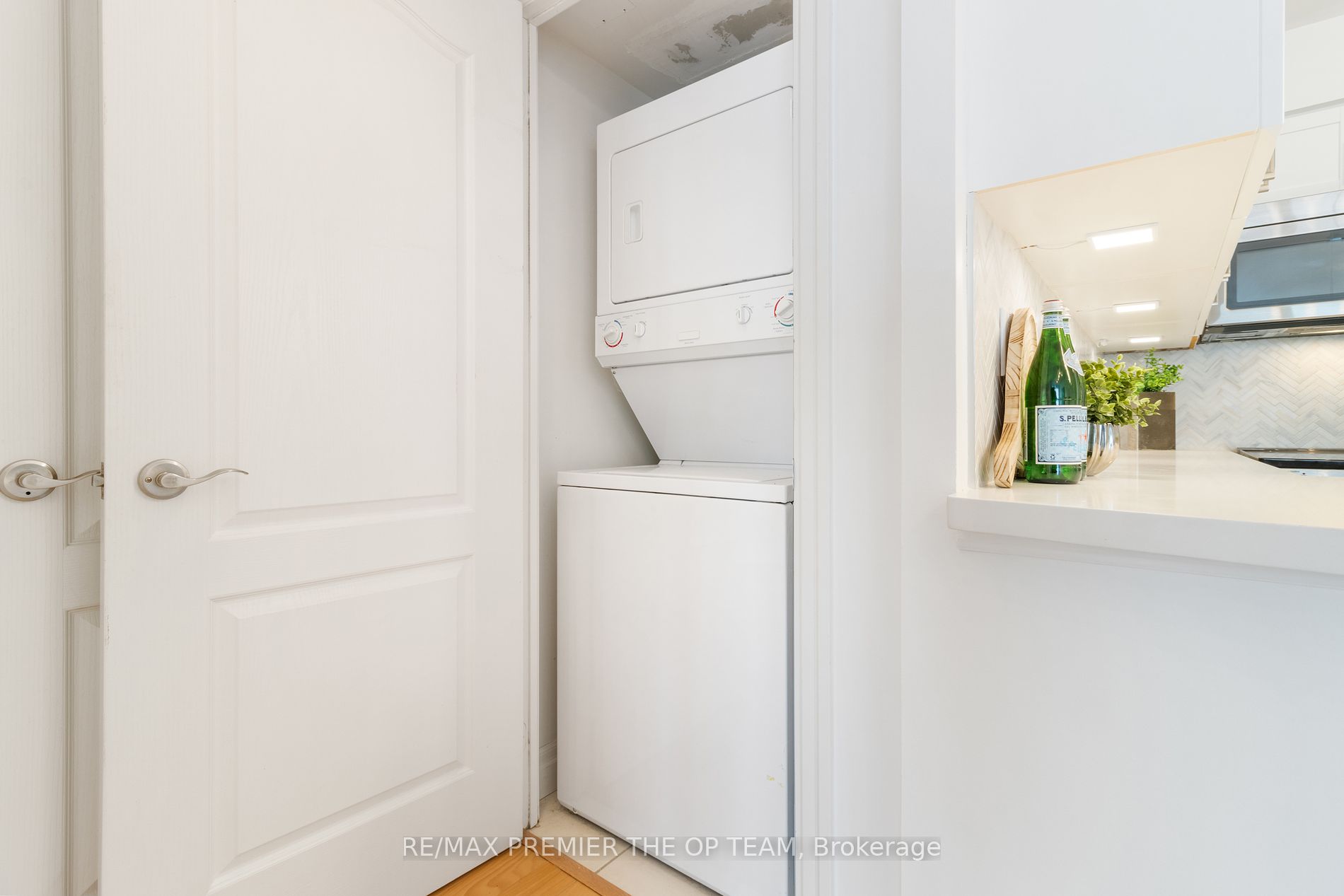 2121 Lakeshore Blvd W, #1003