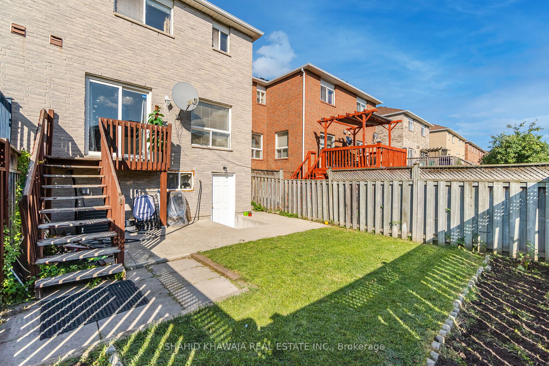 786 Stonebridge Ave