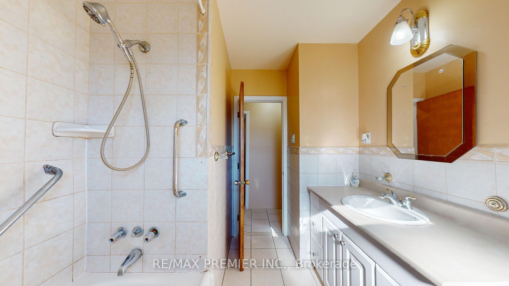 15 Roseglen Cres