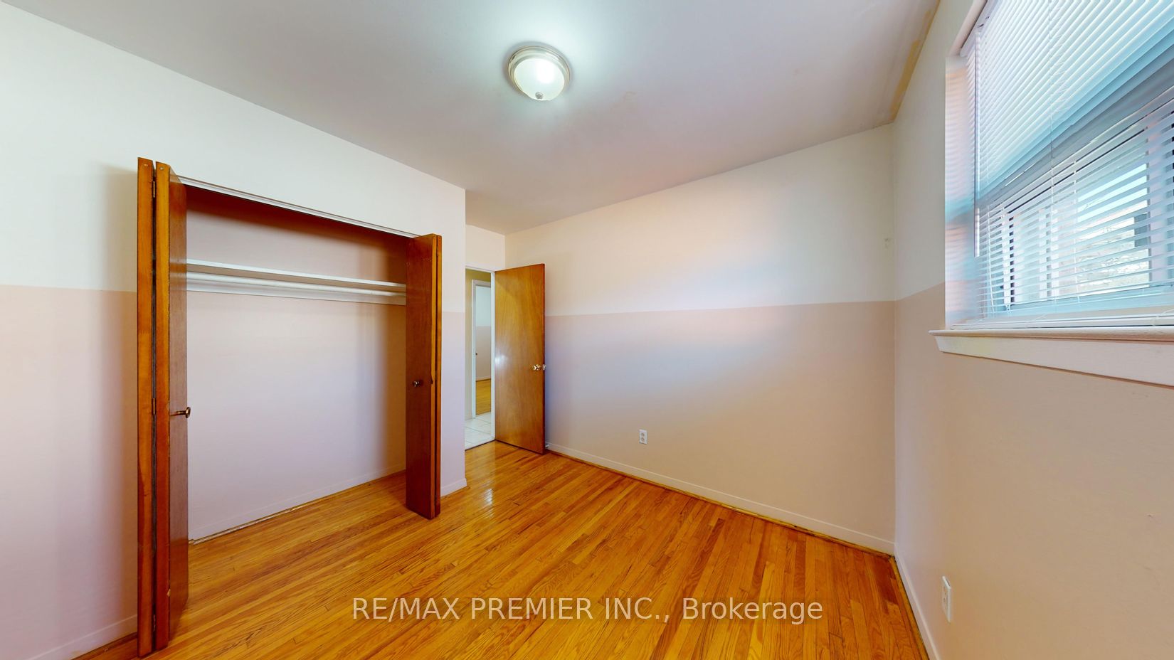 15 Roseglen Cres