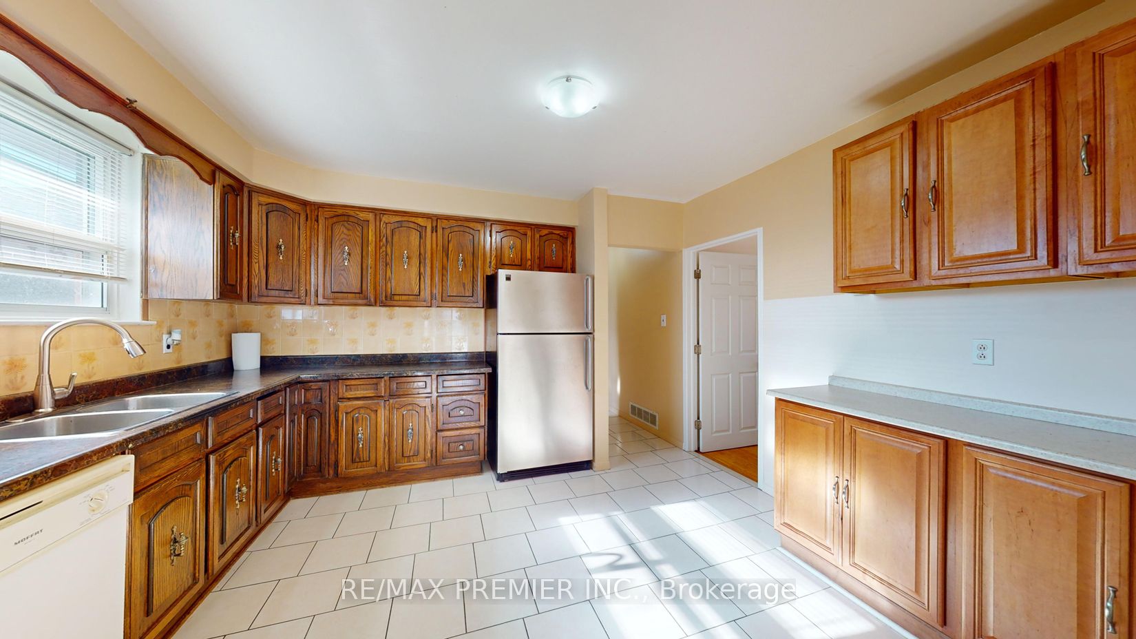 15 Roseglen Cres