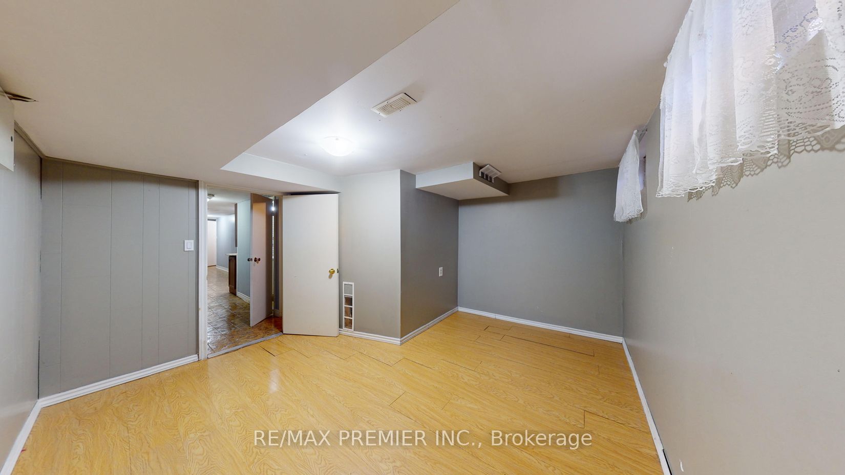 15 Roseglen Cres