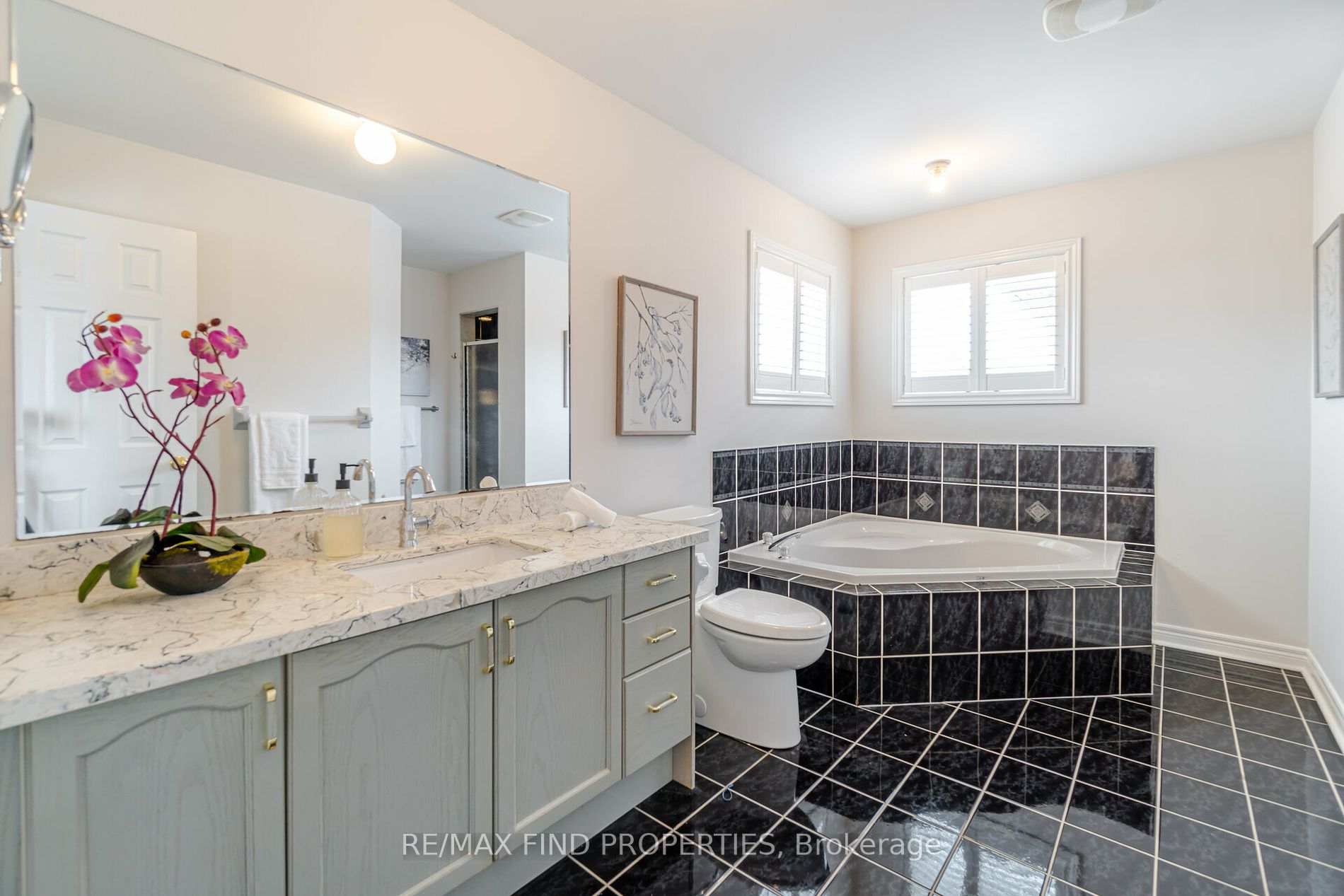 3269 Mcdowell Dr
