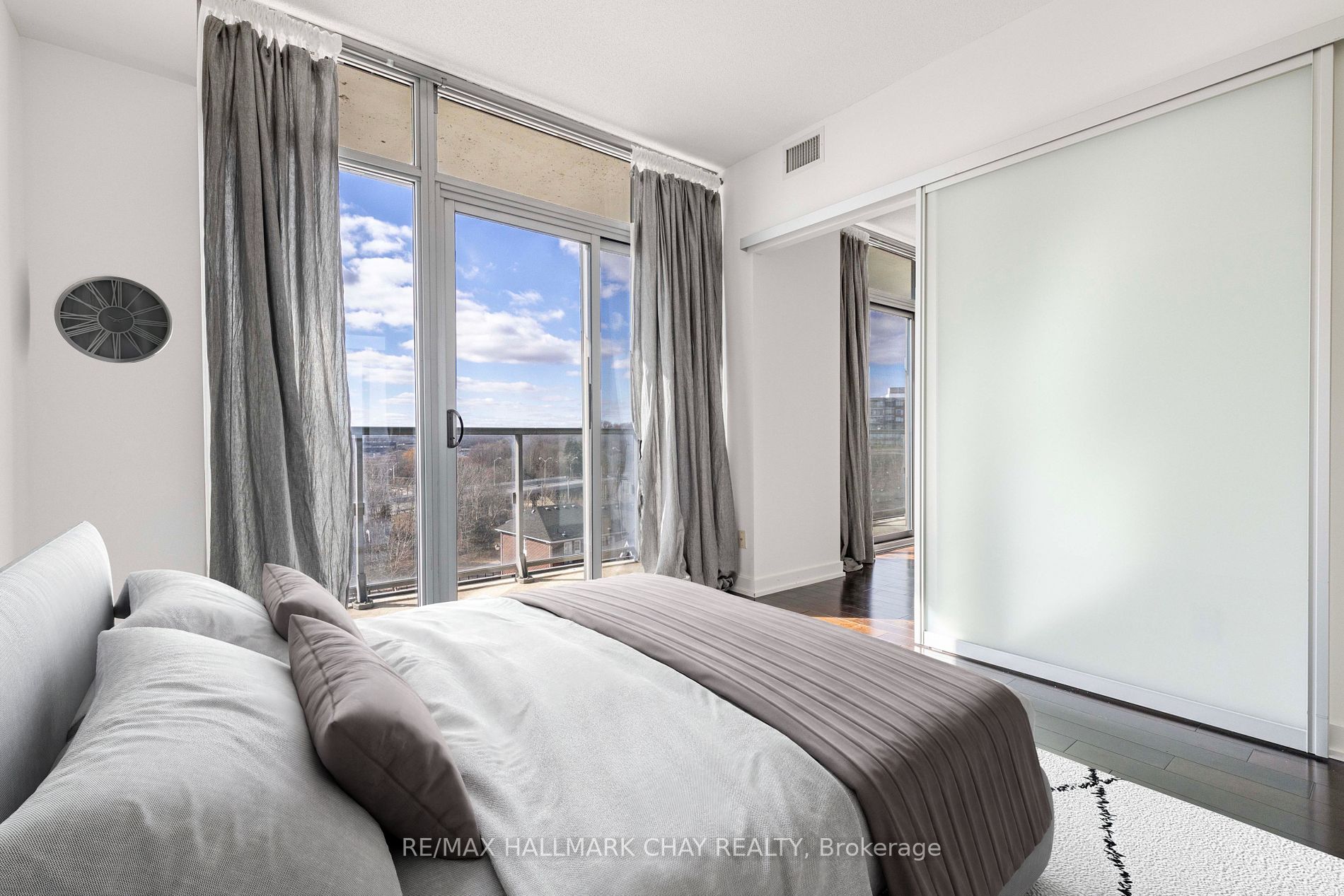 105 The Queensway Ave W, #605