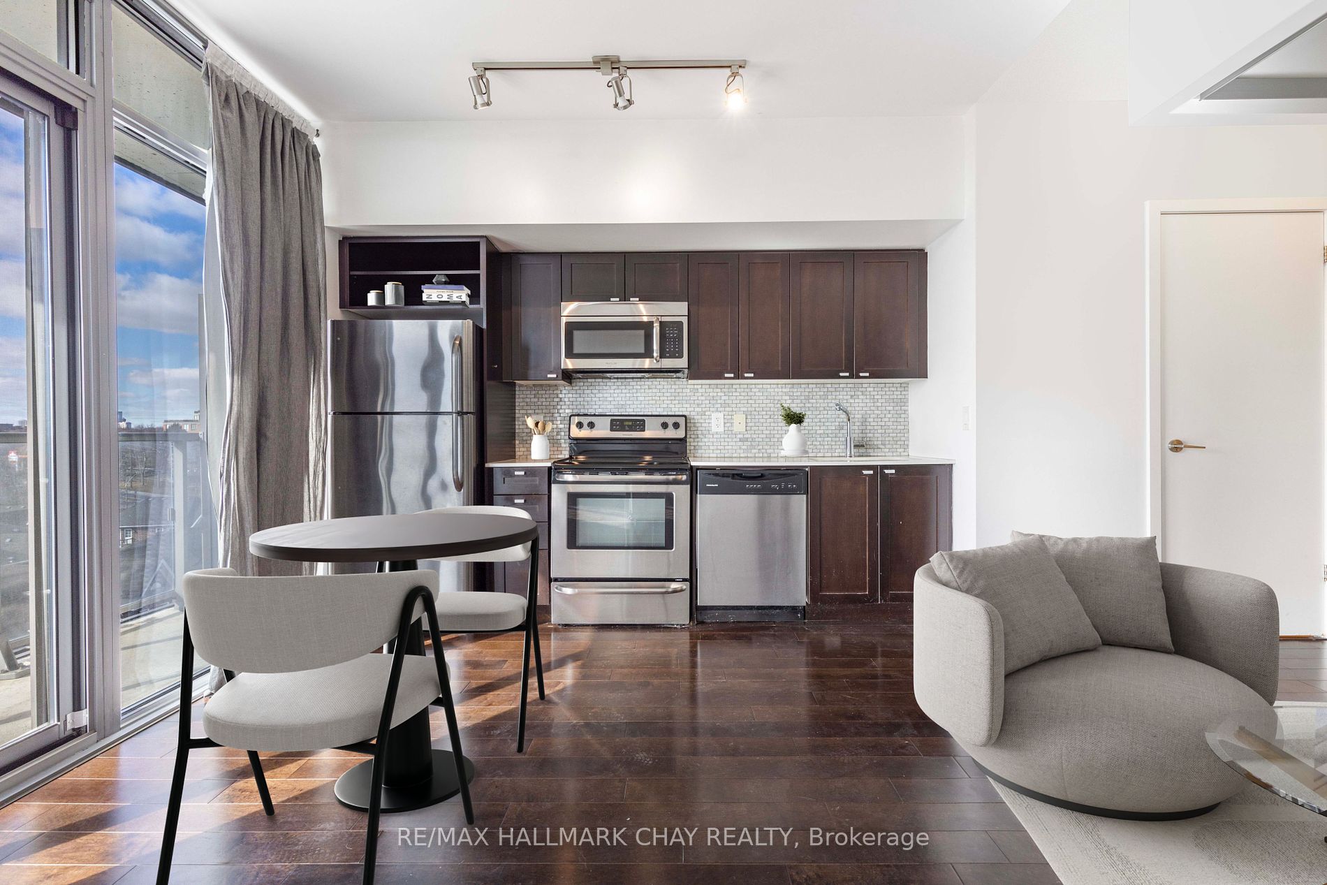 105 The Queensway Ave W, #605