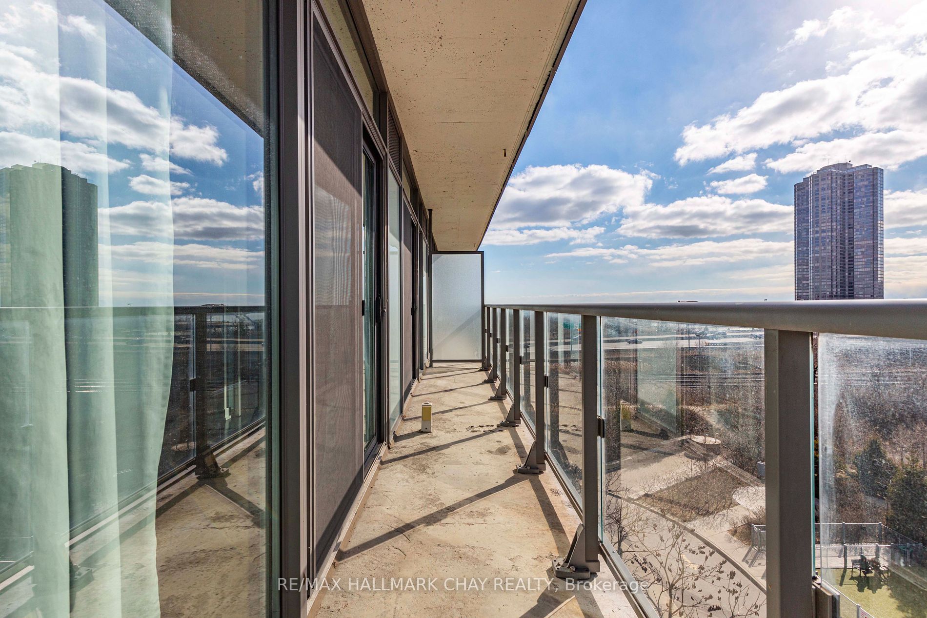 105 The Queensway Ave W, #605