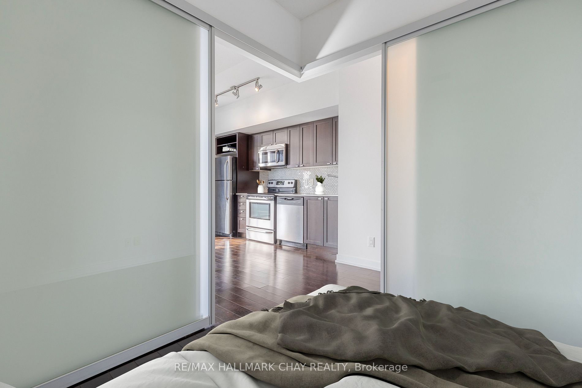 105 The Queensway Ave W, #605