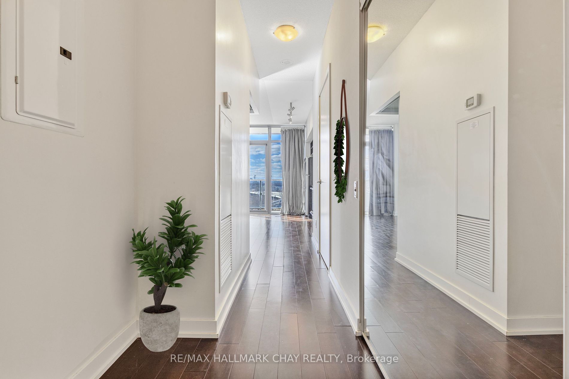 105 The Queensway Ave W, #605