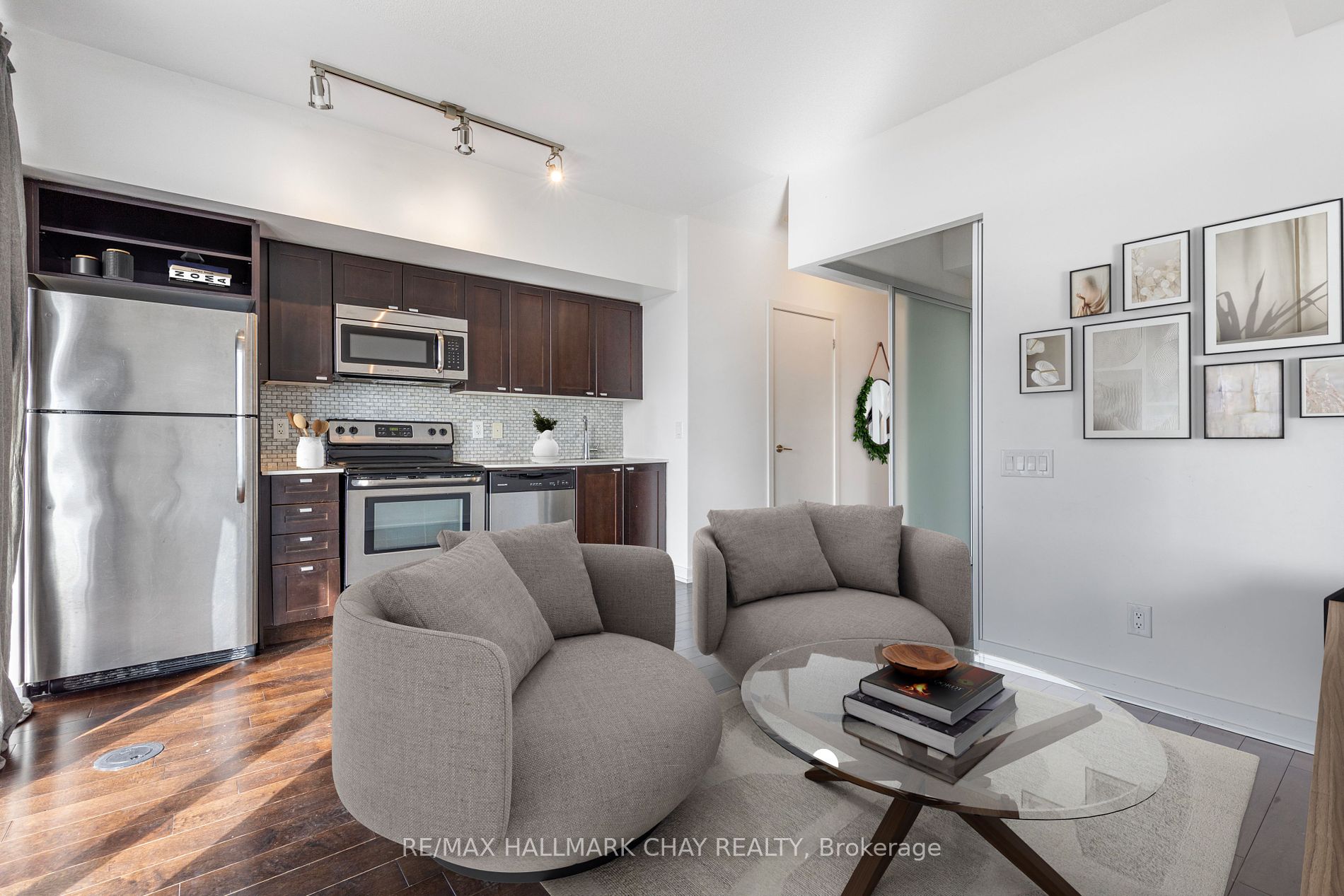 105 The Queensway Ave W, #605