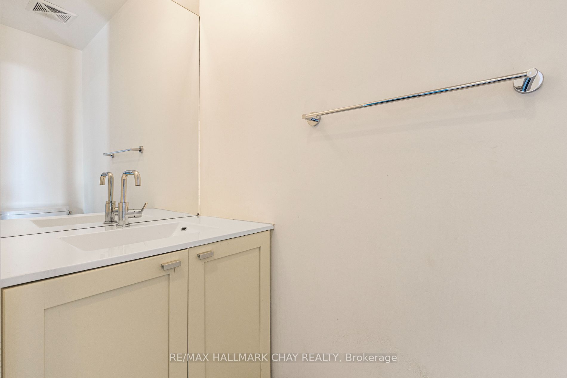 105 The Queensway Ave W, #605