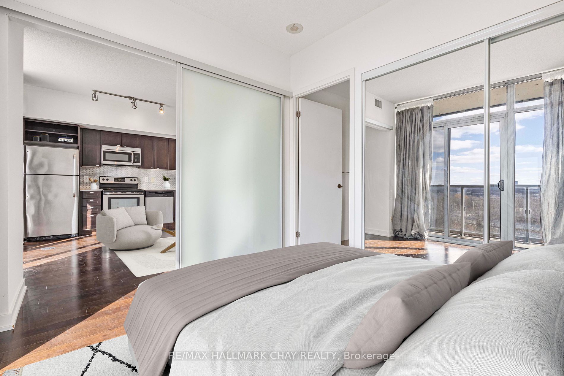 105 The Queensway Ave W, #605