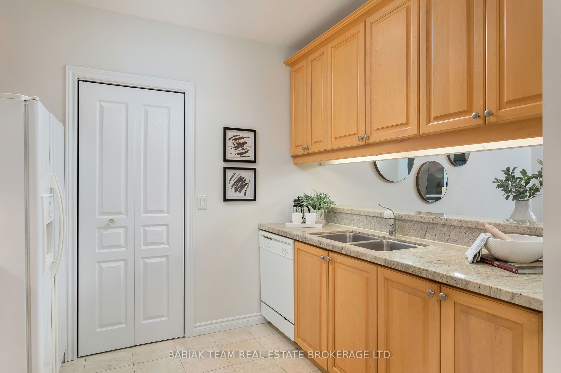 2662 Bloor St W, #1005