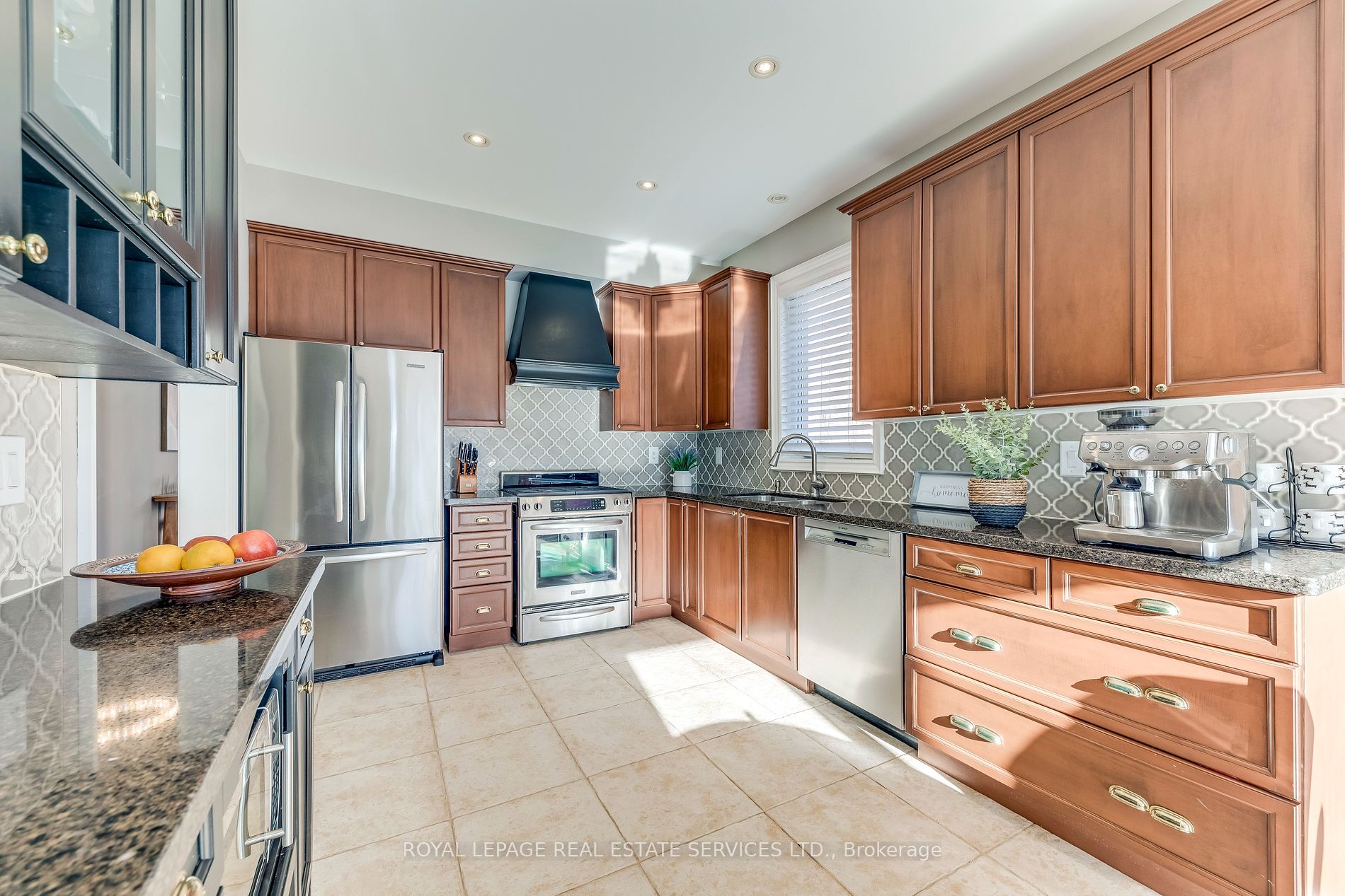 1215 Jezero Cres