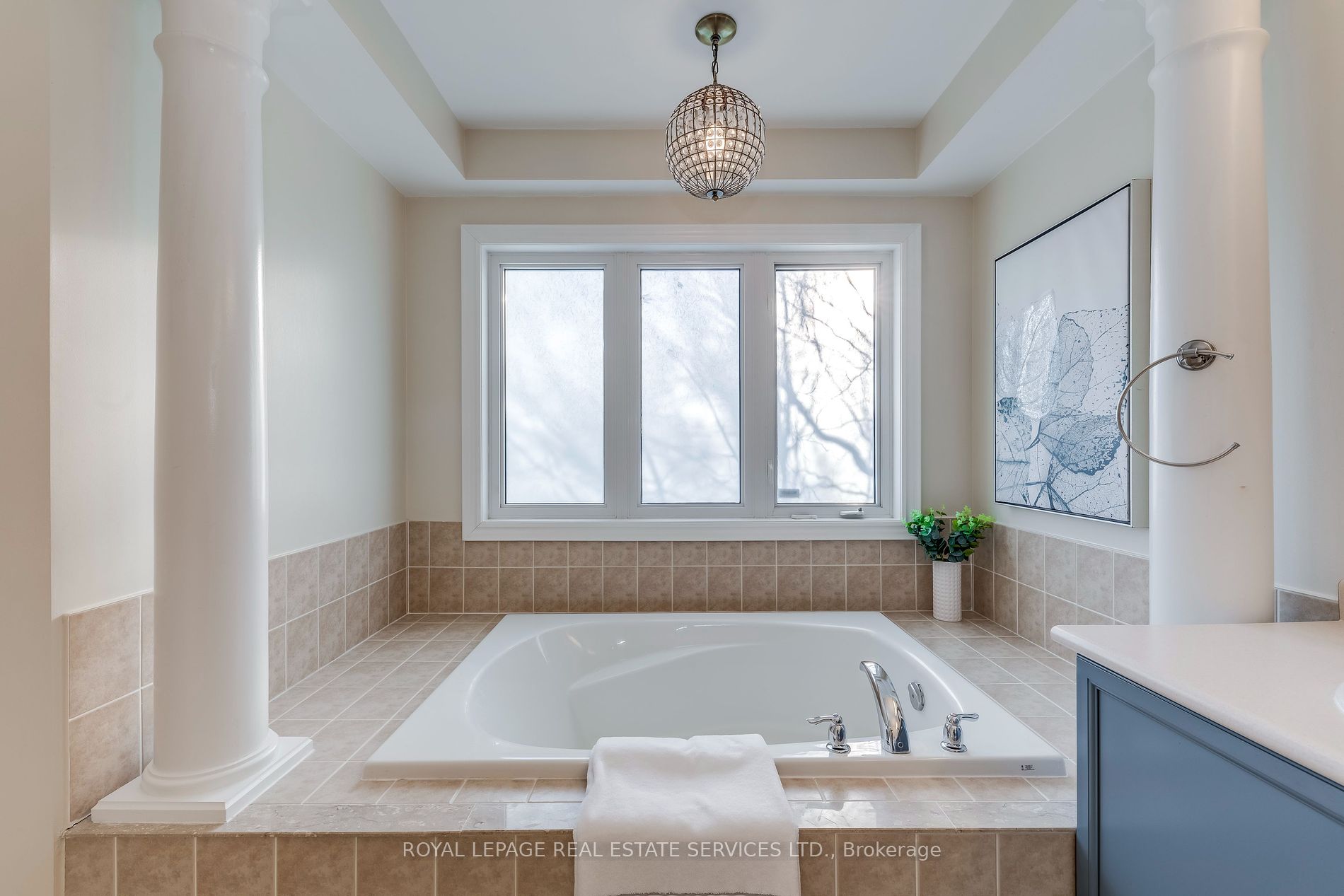 1215 Jezero Cres