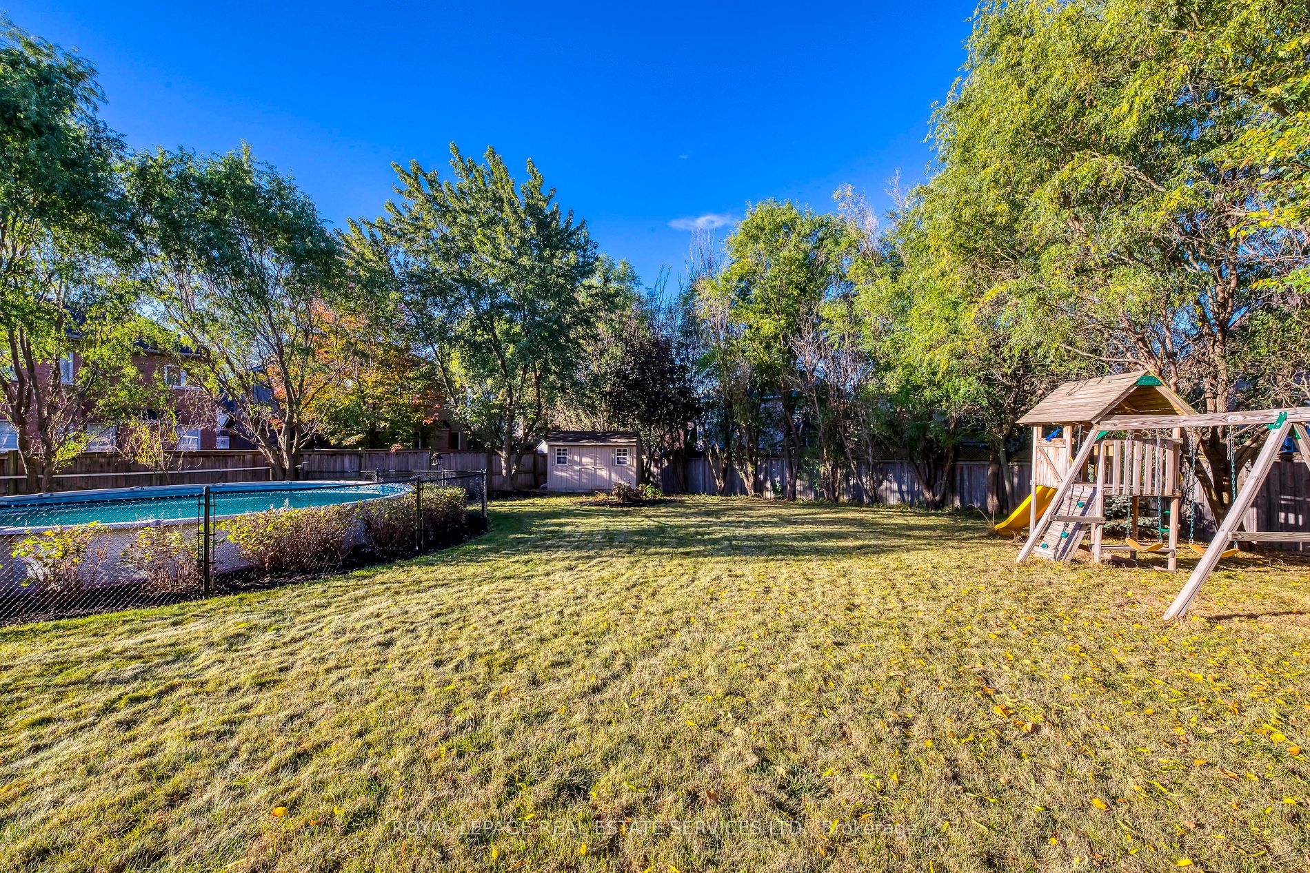 1215 Jezero Cres