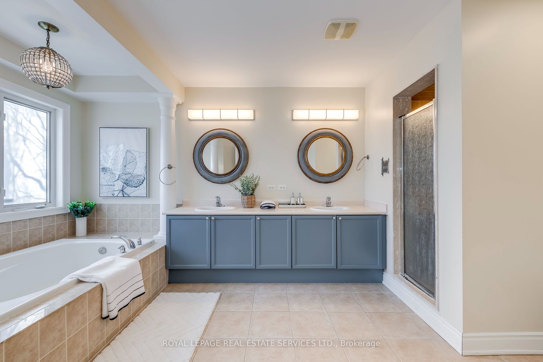 1215 Jezero Cres