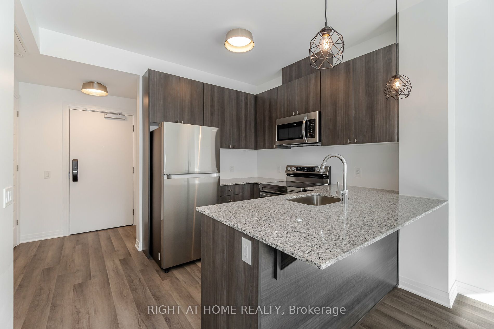 460 Gordon Krantz Ave, #213