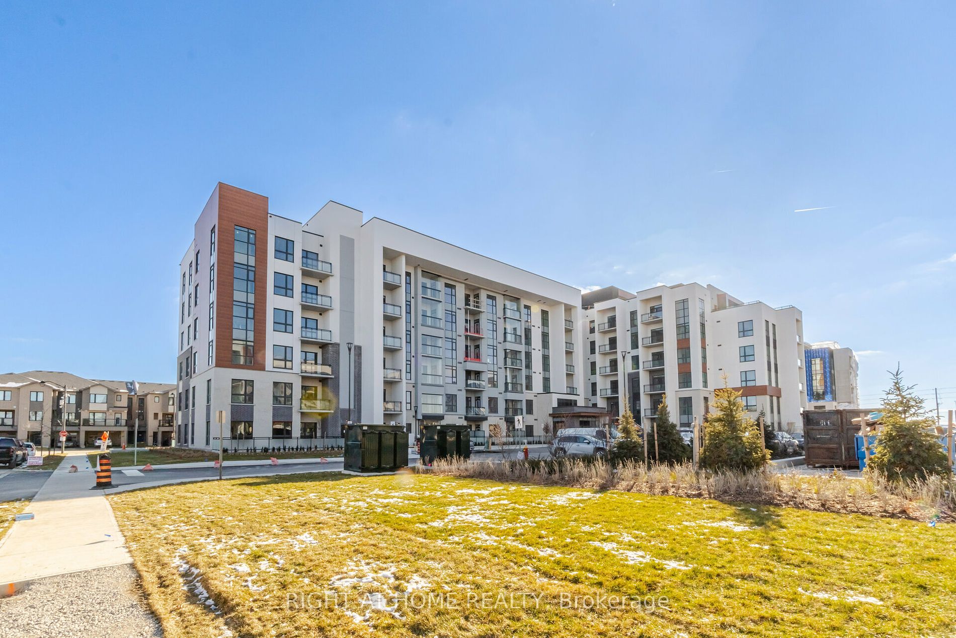 460 Gordon Krantz Ave, #213