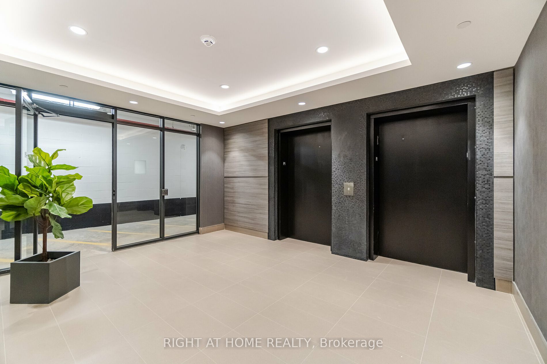 460 Gordon Krantz Ave, #213
