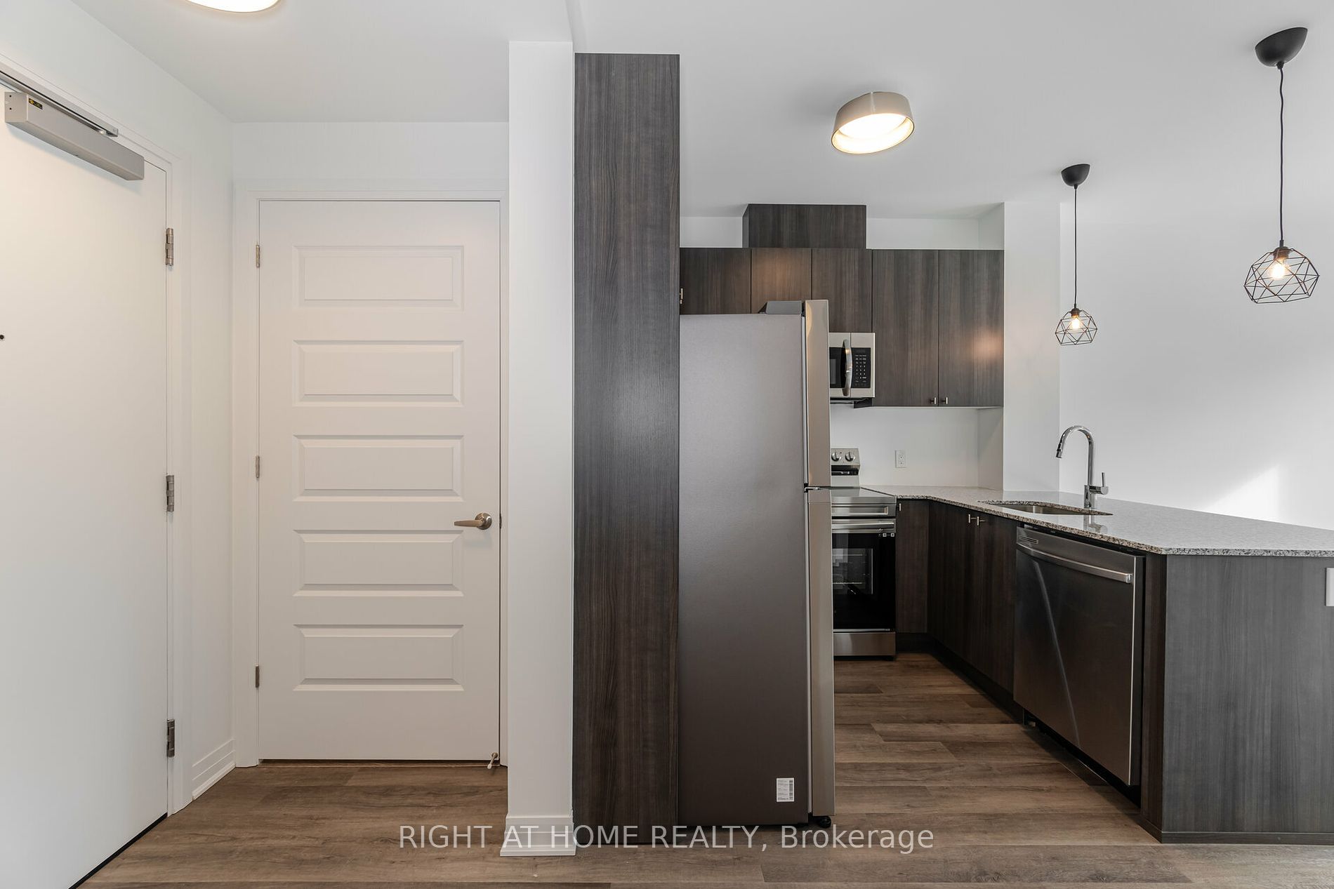 460 Gordon Krantz Ave, #213